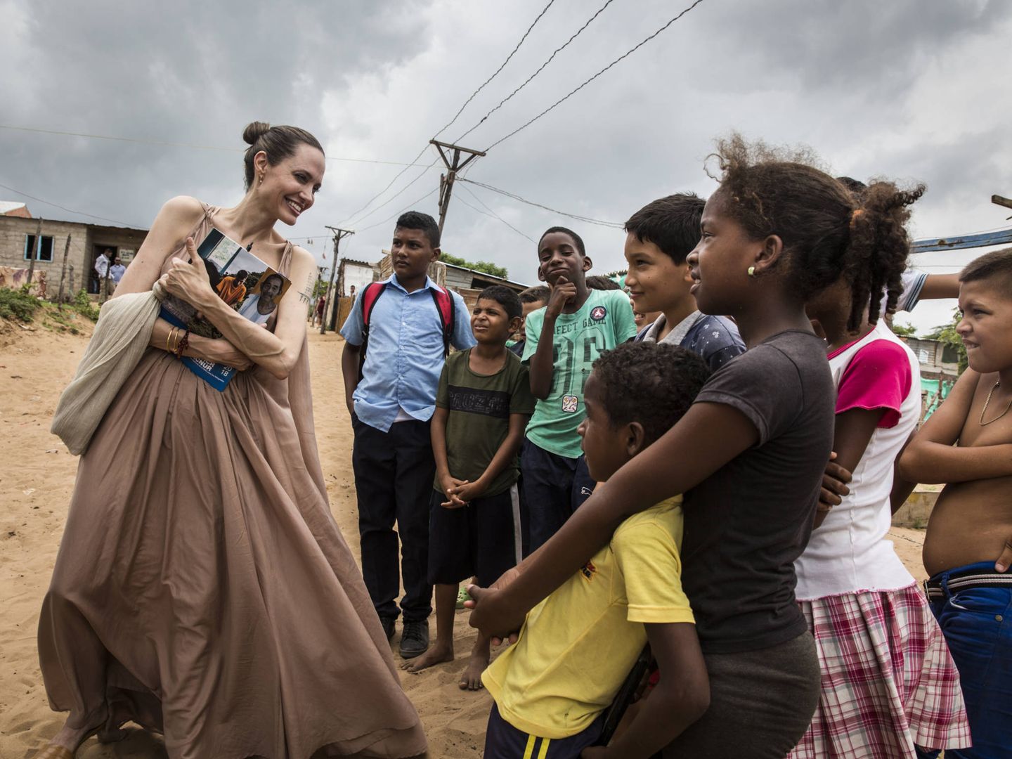  Jolie, en un viaje con ACNUR a Colombia el año pasado. (Getty)
