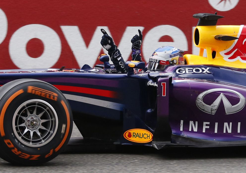 Foto: Sebastian Vettel cruzando la línea de meta del presente GP de Bélgica.