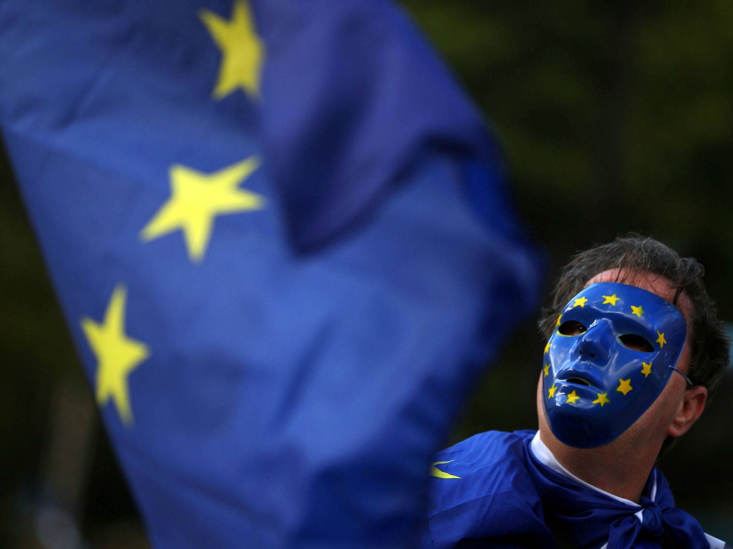 Un manifestante pro-europeo participa en un acto contra el Brexit en Londres. (Reuters)