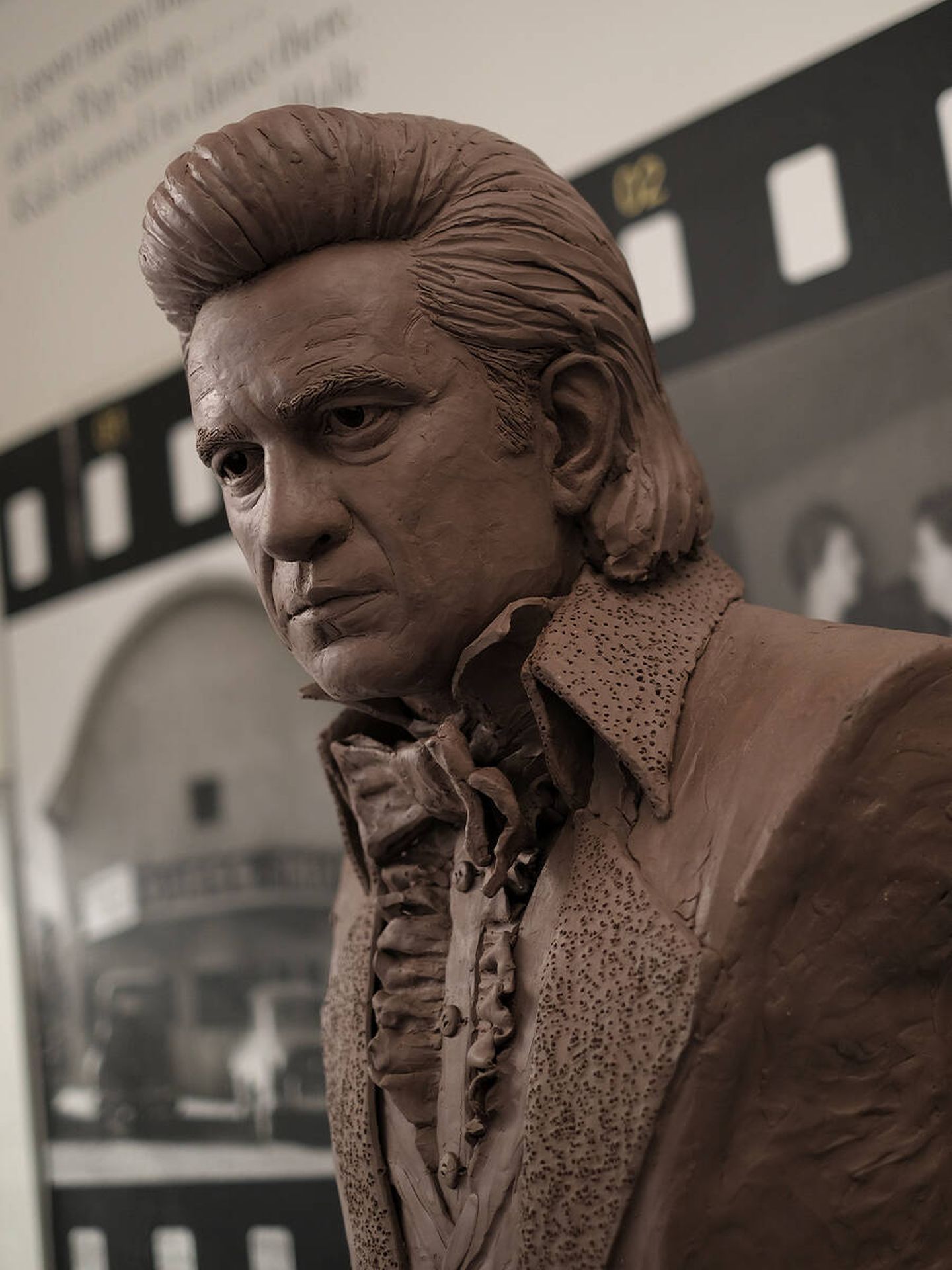 Detalle del busto de Johnny Cash realizado por Kevin Kresse en el museo de la colonia de Dyess. (J. García)