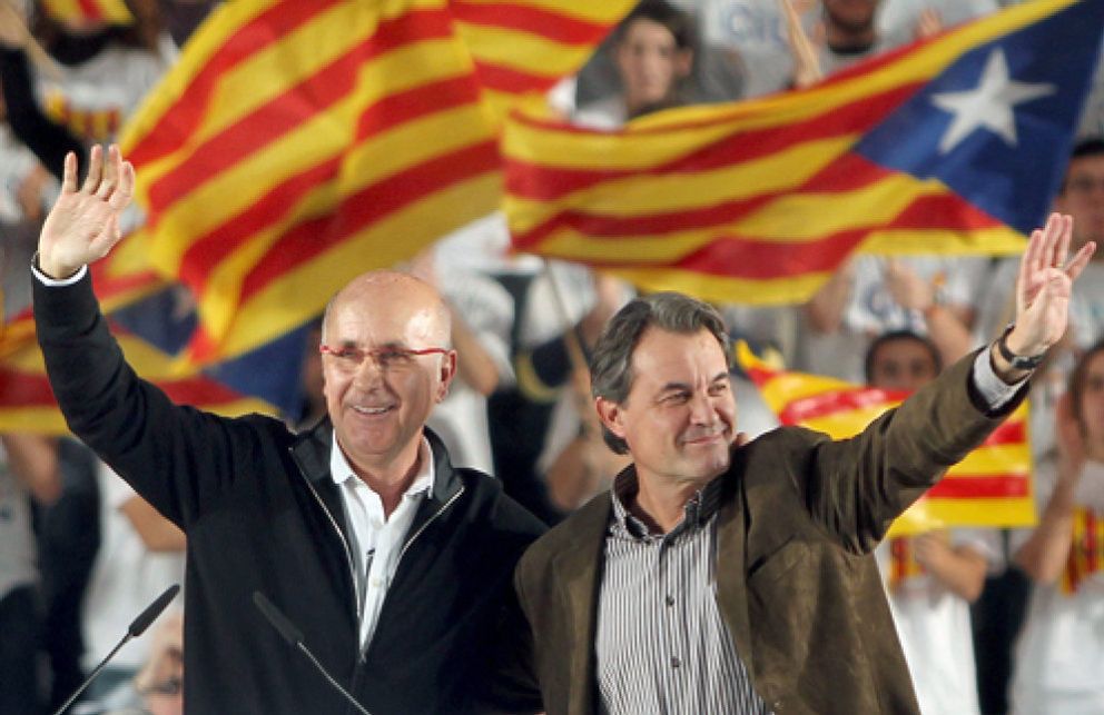Foto: Artur Mas esconde a Jordi Pujol durante la campaña electoral