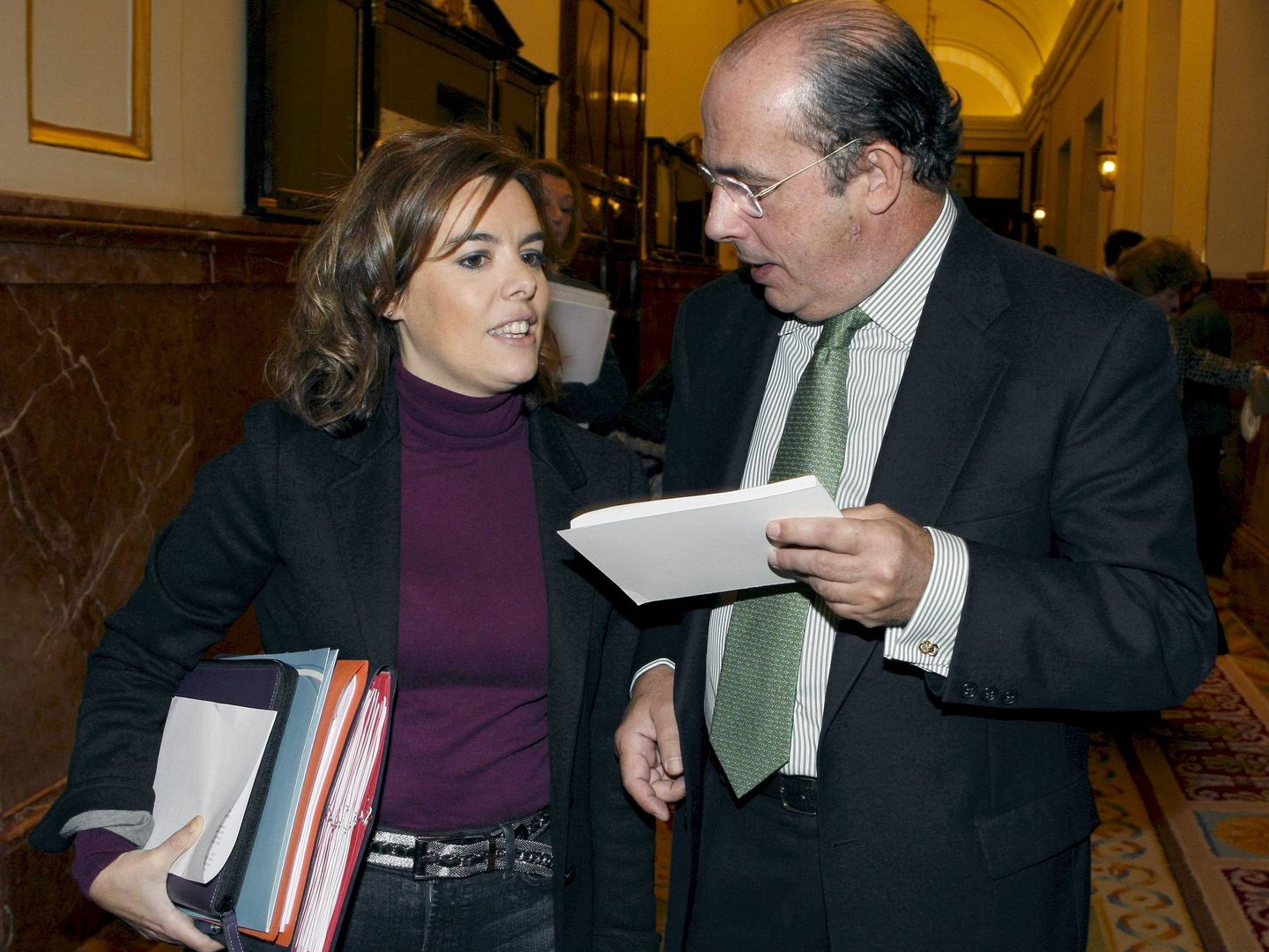 Ignacio Gil Lázaro con la exvicepresidenta, Sorayá Sáenz de Santamaría. (EFE)