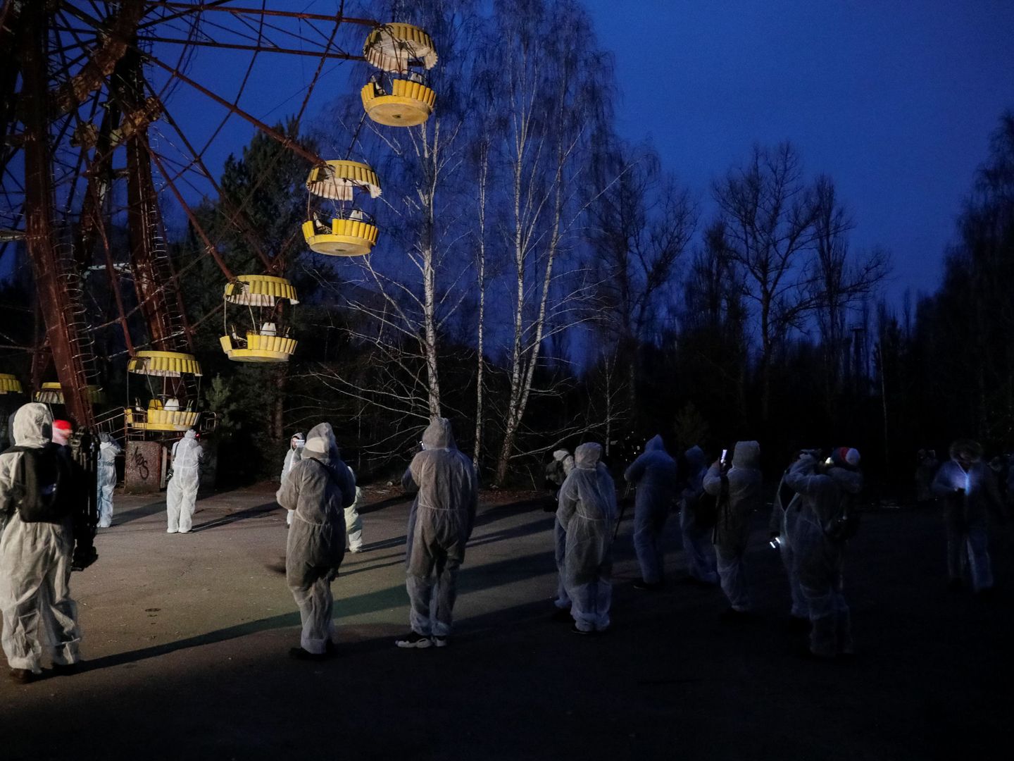 Los turistas visitan Pripyat, una ciudad que llegó a acoger a 50.000 personas, hoy vacía (Reuters/Gleb Garanich)