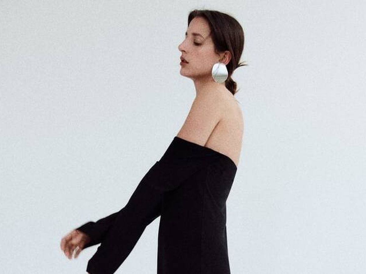 Foto: Este es el long black dress más chic de Zara. (Cortesía)