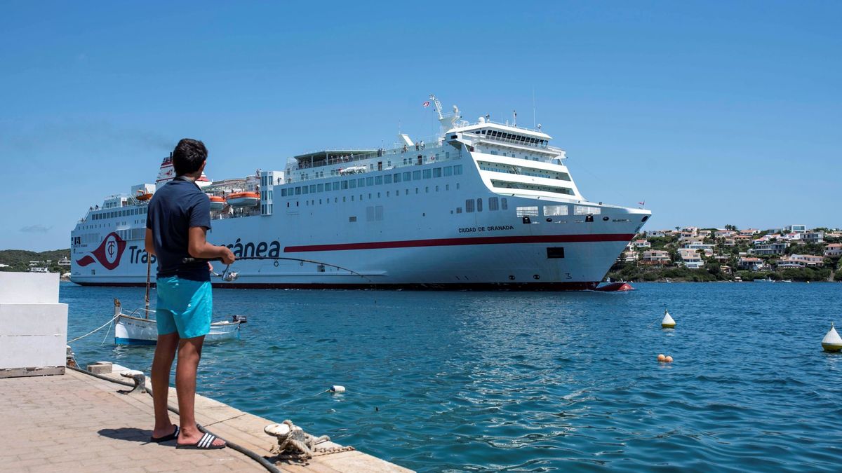 Detenidos en un ferry de Ibiza a Barcelona por sustraer a un menor reclamado por Italia