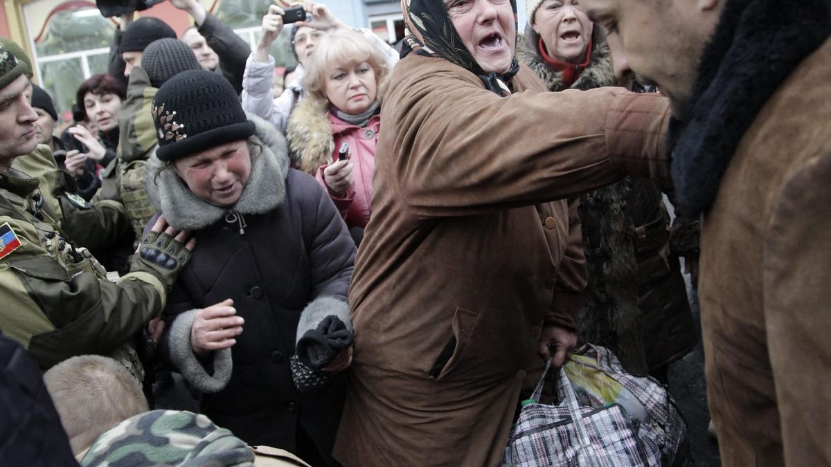 Intentan linchar a un ucraniano tras la explosión del autobús que dejó 13 muertos