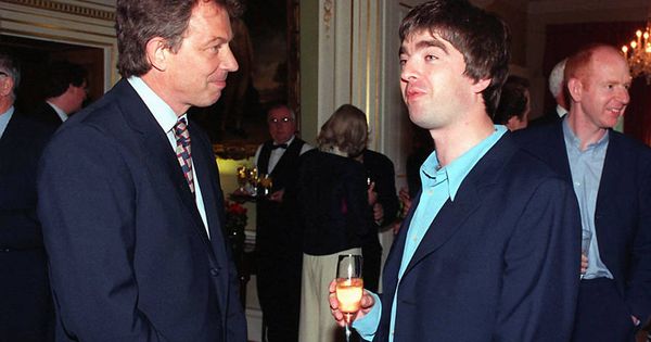 Foto: Tony Blair y Noel Gallagher, el que fuera líder de Oasis, en 2013