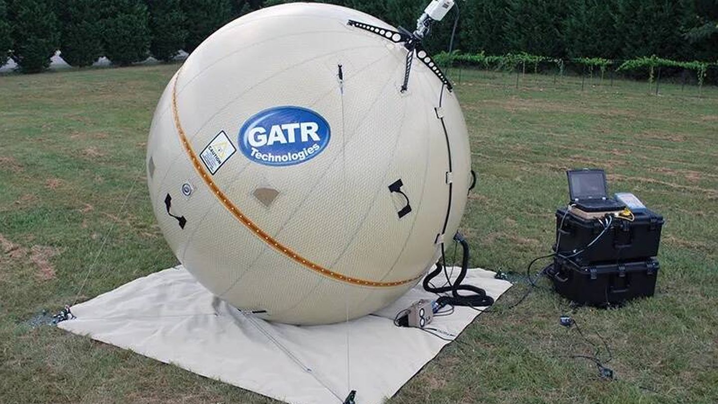 Una antena inflable de comunicaciones por satélite de GATR technologies. (NASA)