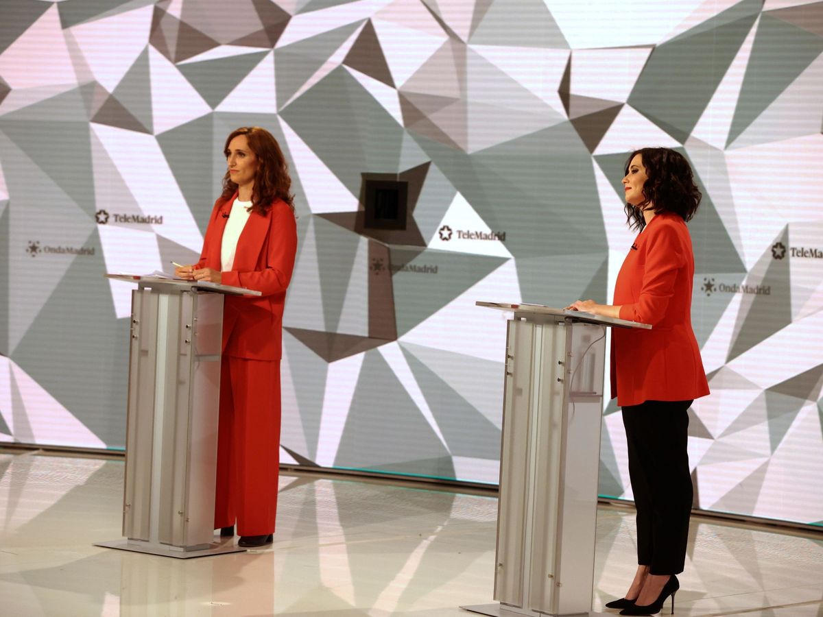 Foto: Mónica García (i) e Isabel Díaz Ayuso, durante el debate electoral en Telemadrid. (EFE)