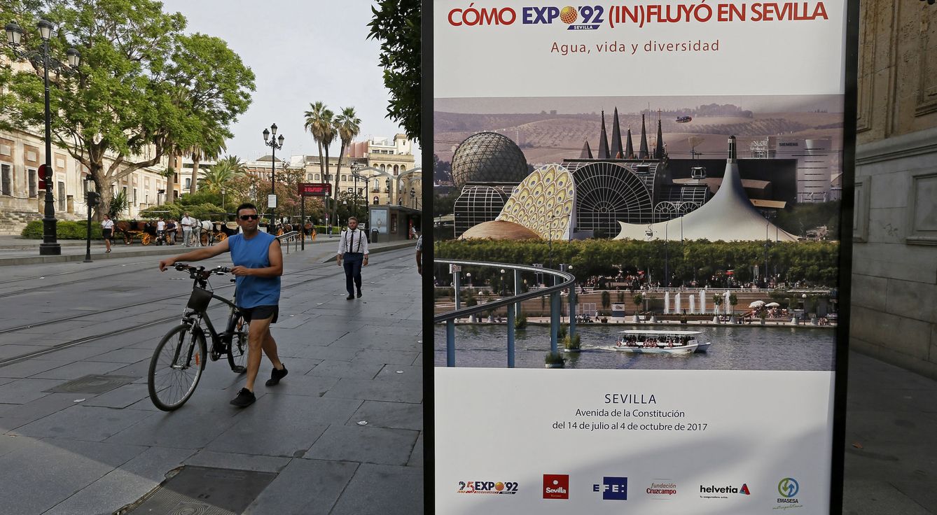Exposición 'Cómo Expo'92 (in)fluyó en Sevilla', para la conmemoración del 25 aniversario del evento. (EFE/José Manuel Vidal)