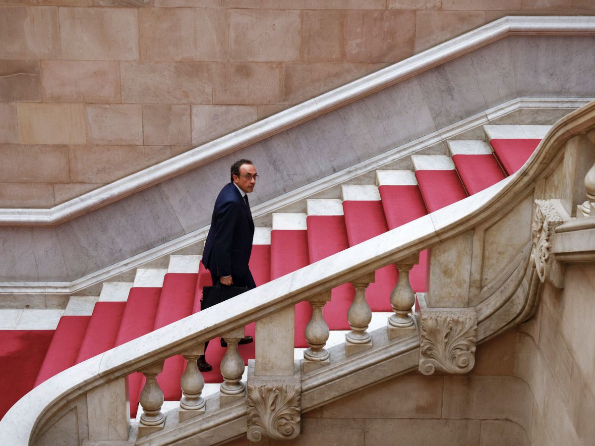 Foto:  El presidente del Parlament, Josep Rull, llega al Parlamento de Cataluña. (EFE/Quique García)
