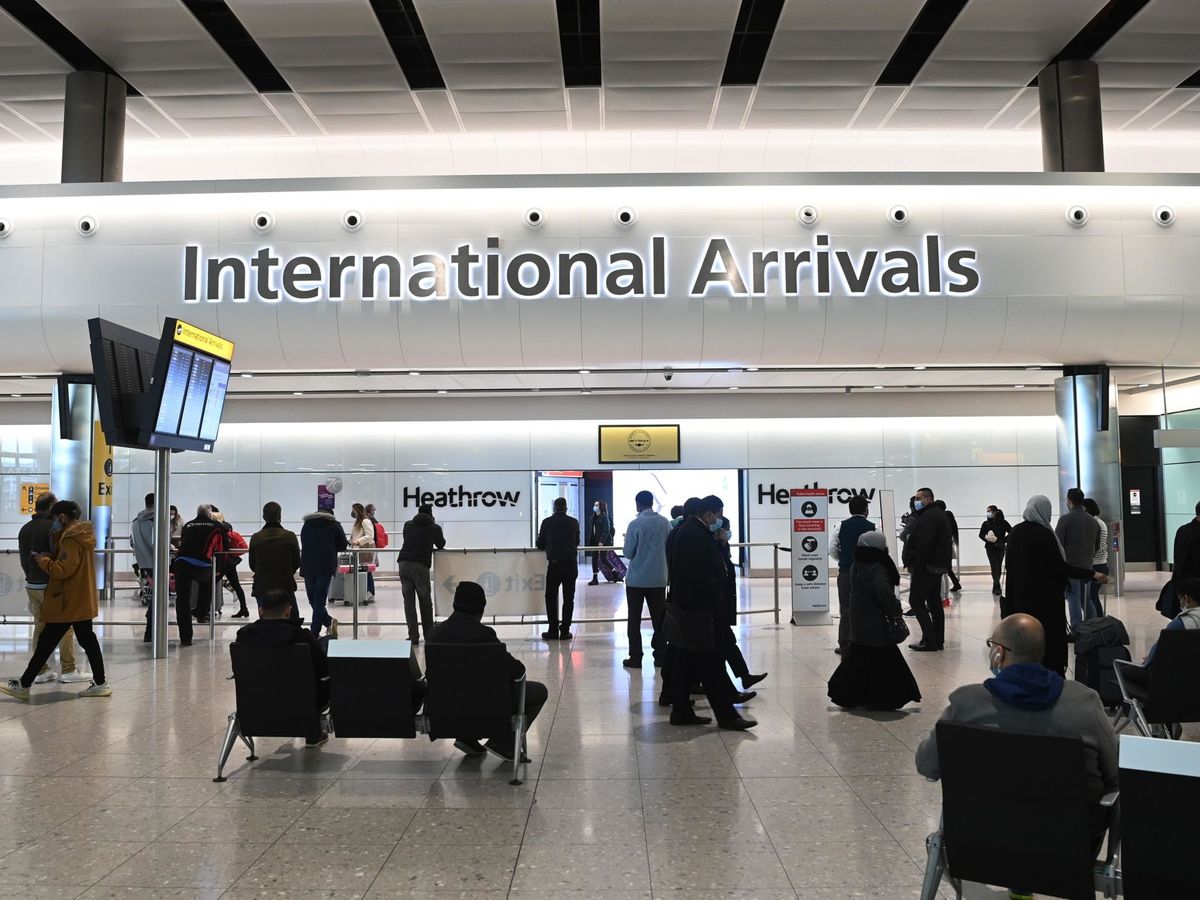 Foto: Interior del aeropuerto internacional de Heathrow en Londres. (EFE)