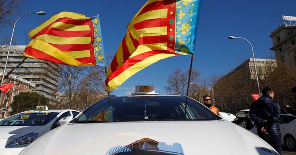 Foto: Taxistas valencianos en una concentración en Madrid. (EFE)