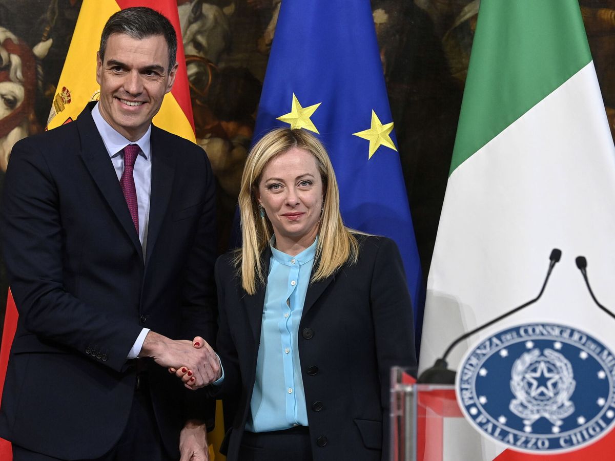 Foto: El presidente del Gobierno de España, Pedro Sánchez, saluda a la primera ministra italiana, Giorgia Meloni. (EFE / Riccardo Antimiani)