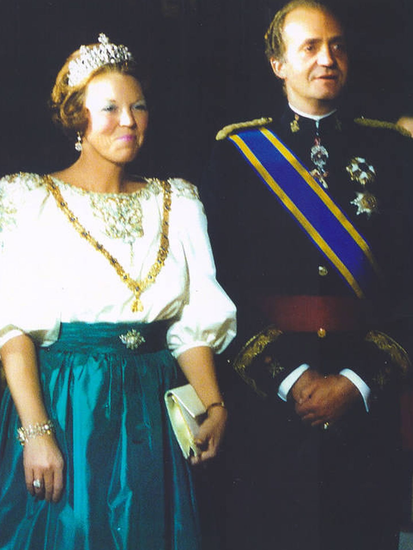 Beatriz con el toisón de oro en 1985. (Fundación Carlos de Amberes)