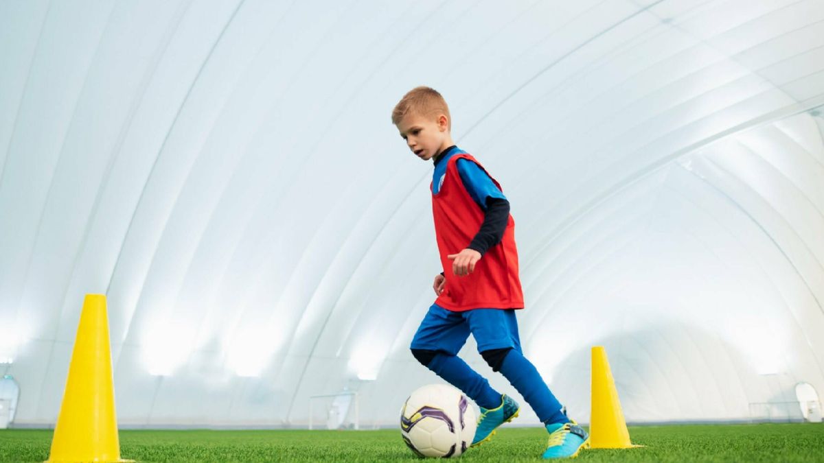Niños deportistas: el riesgo de entrenar demasiado durante la etapa de crecimiento