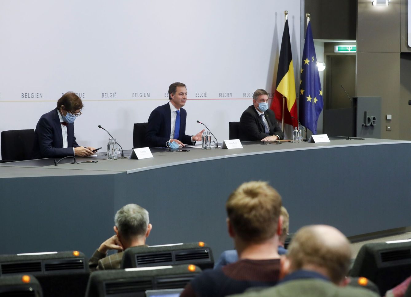 Rueda de prensa del primer ministro belga tras una de las últimas reuniones del Comité de Consulta. (EFE)