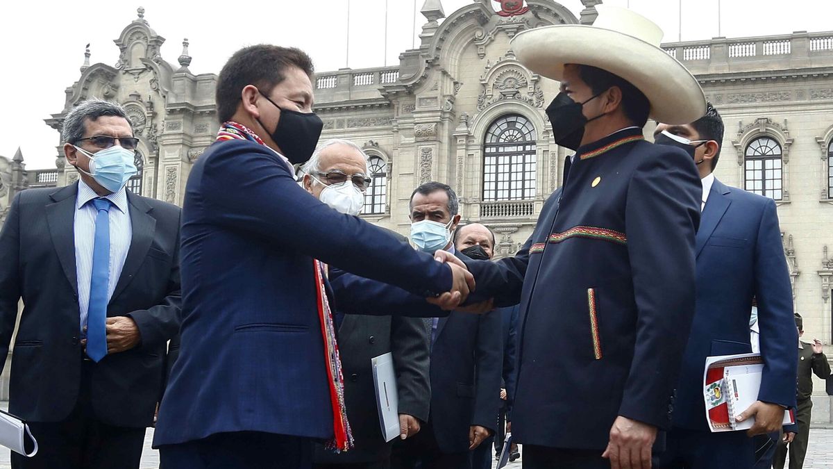 El presidente de Perú acepta la renuncia de su primer ministro