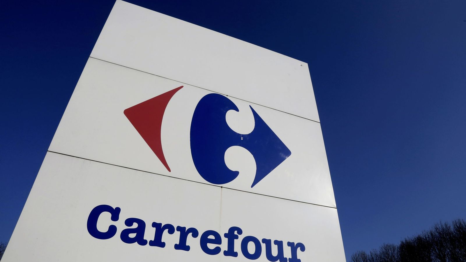Foto: Logotipo de Carrefour en un supermercado en La Courneuve (Reuters)