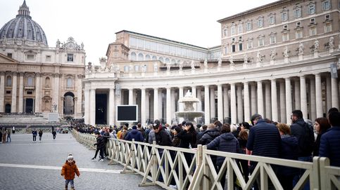 Vídeo, en directo | El Vaticano vela al papa Benedicto XVI y acoge a los miles de fieles que acuden a despedirse antes de su funeral