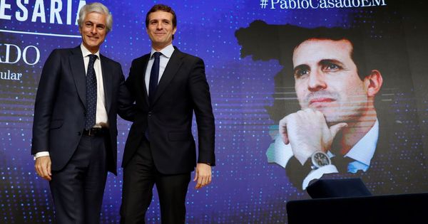 Foto: El presidente del PP, Pablo Casado (d), junto a Adolfo Suárez Illana. (EFE)