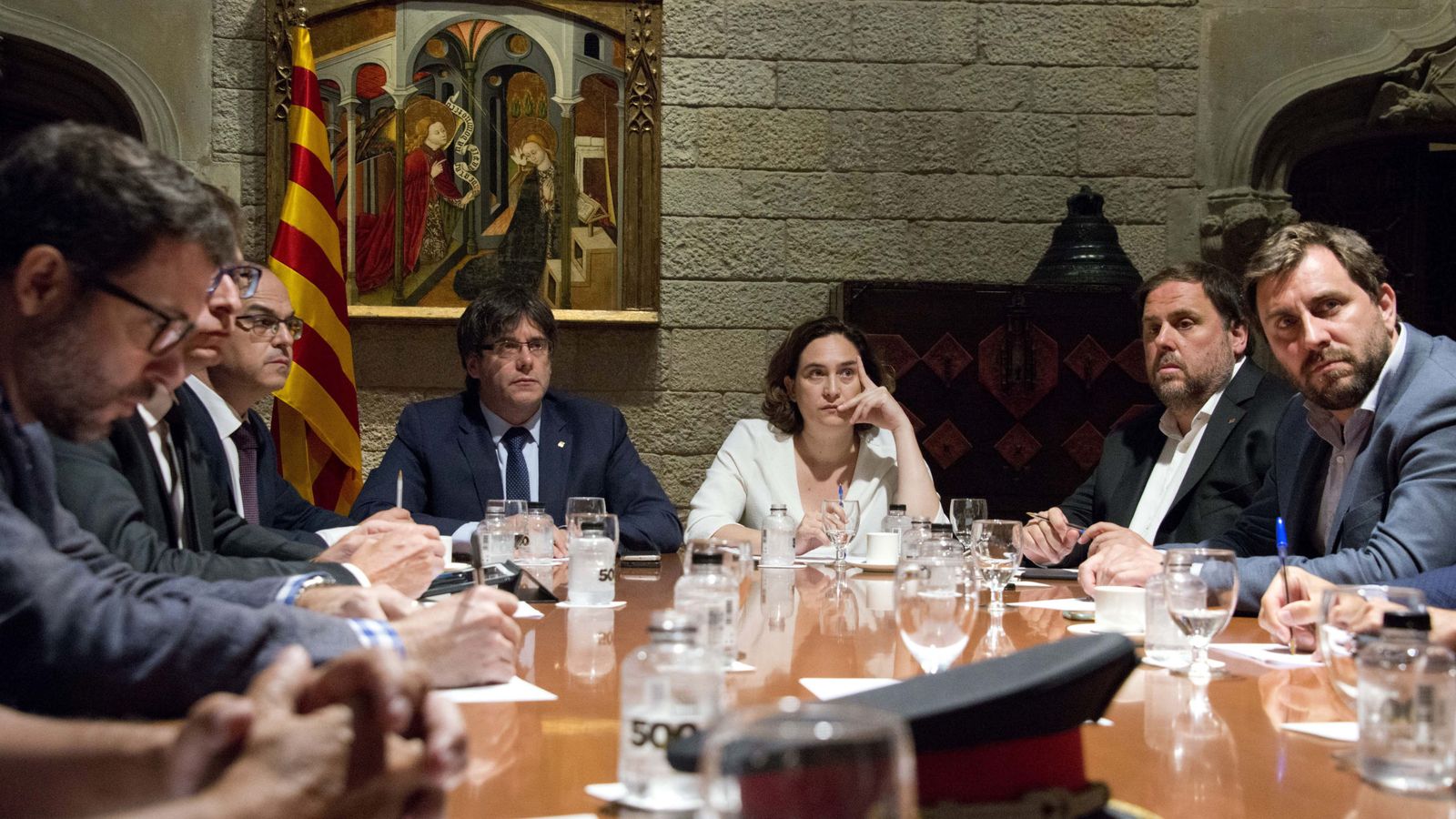 Foto: Puigdemont acude a la reunión de urgencia tras el atropello masivo. (EFE)