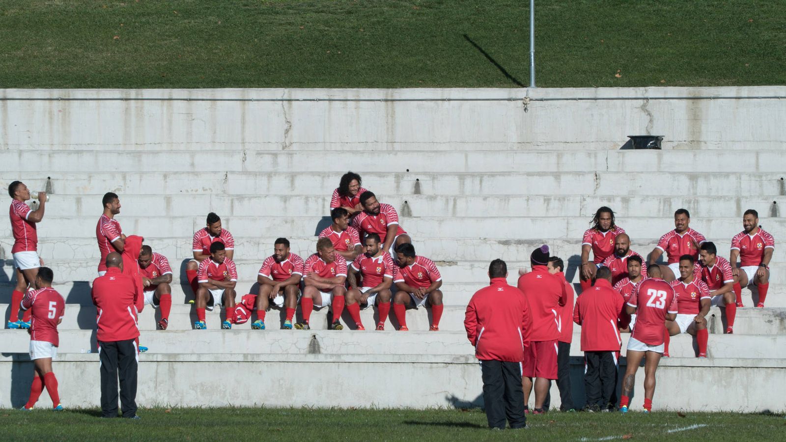Foto: La selección tongana se prepara para una foto (Itxaso González) 