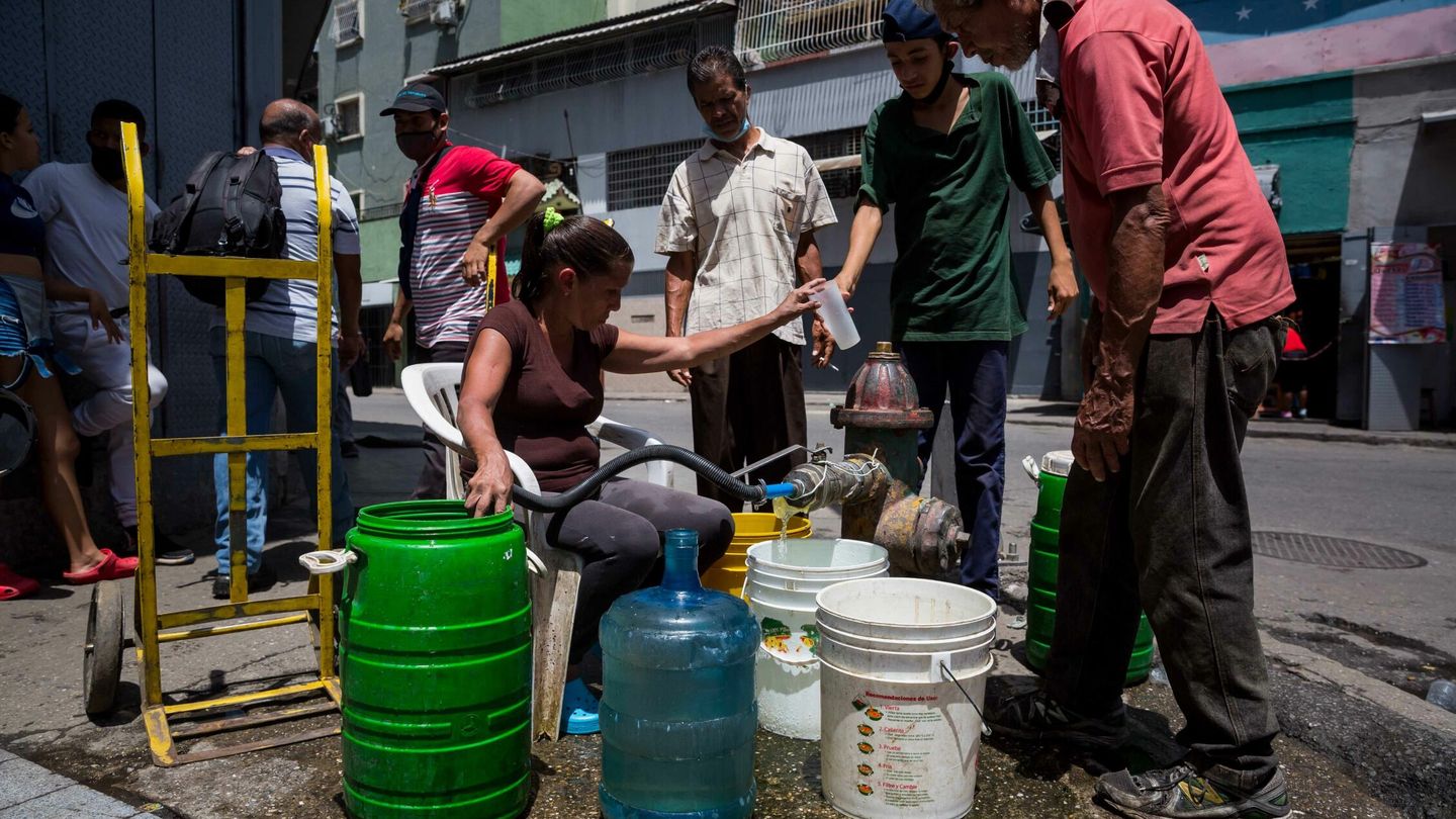 Cortes en el suministro de agua en Caracas (Venezuela). (EFE/M. Gutiérrez)