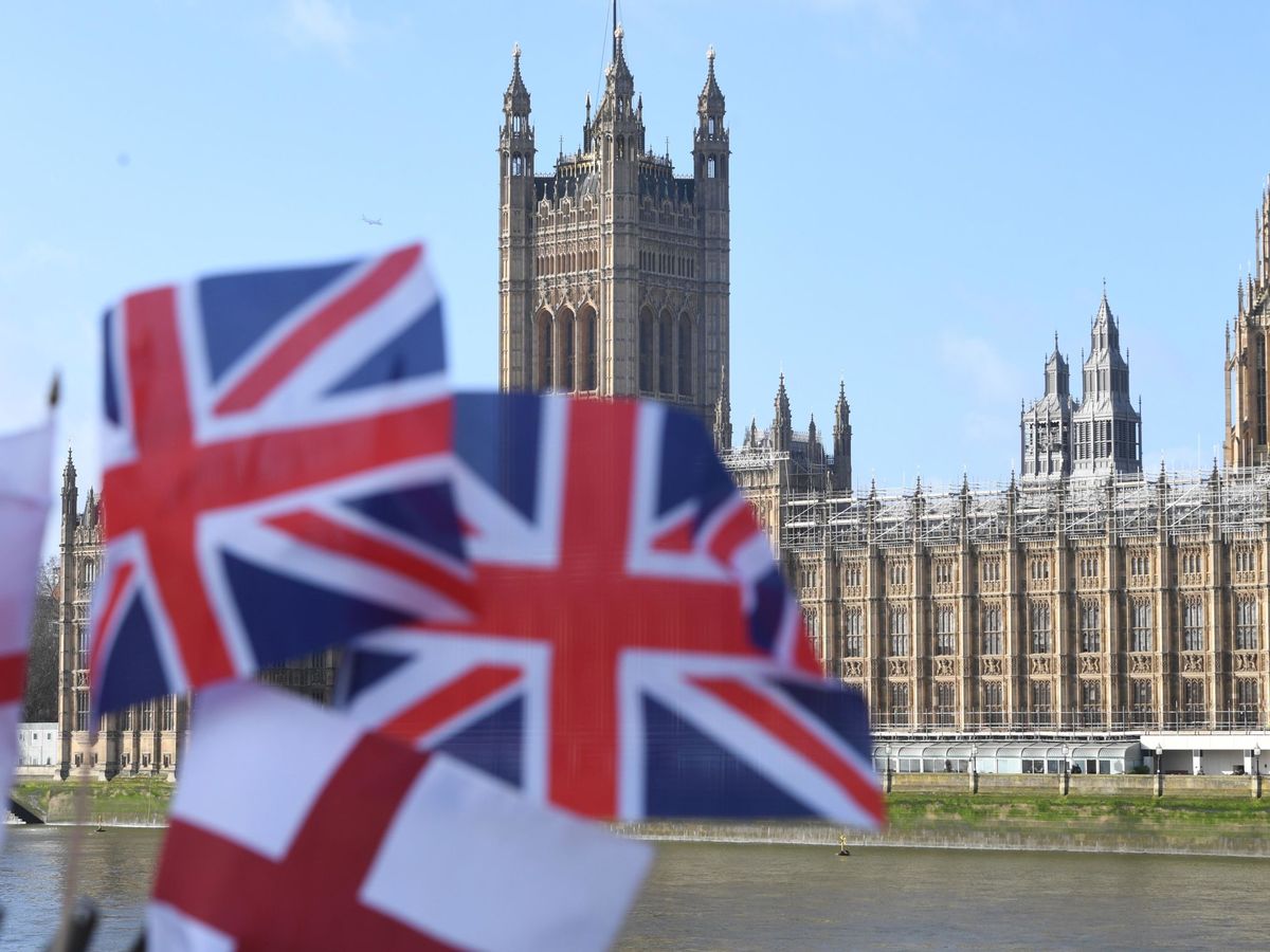 Foto: Banderas de Reino Unido en Londres. (EFE)