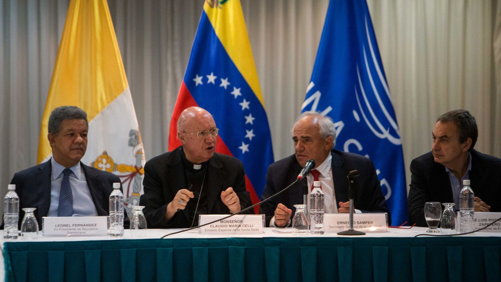 Foto: Imagen de los mediadores internacionales y de la Iglesia en la reunión entre el Gobierno y la oposición venezolana. (EFE)