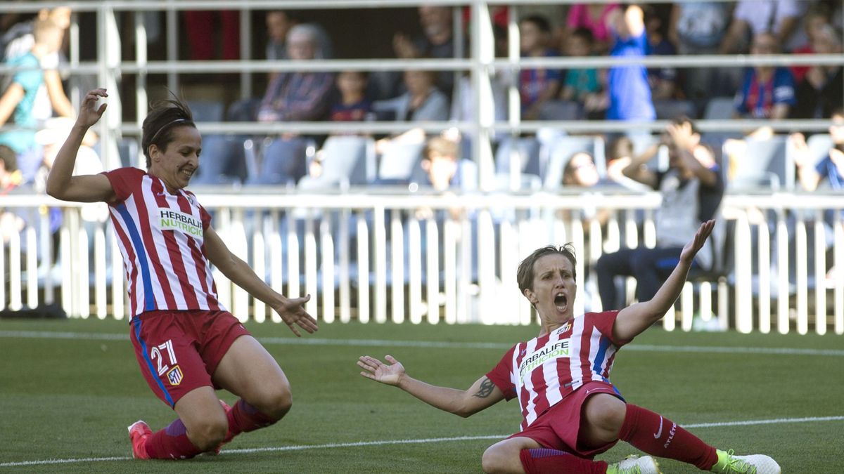 El Atlético Femenino frena al Barcelona y roza la primera Liga de su historia