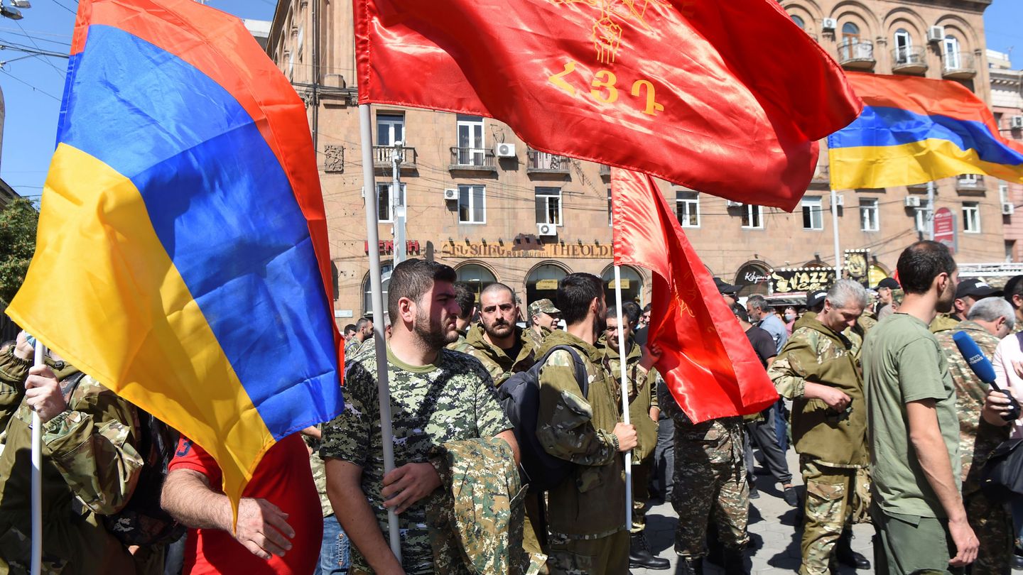 Voluntarios militares en Armenia. (Reuters)