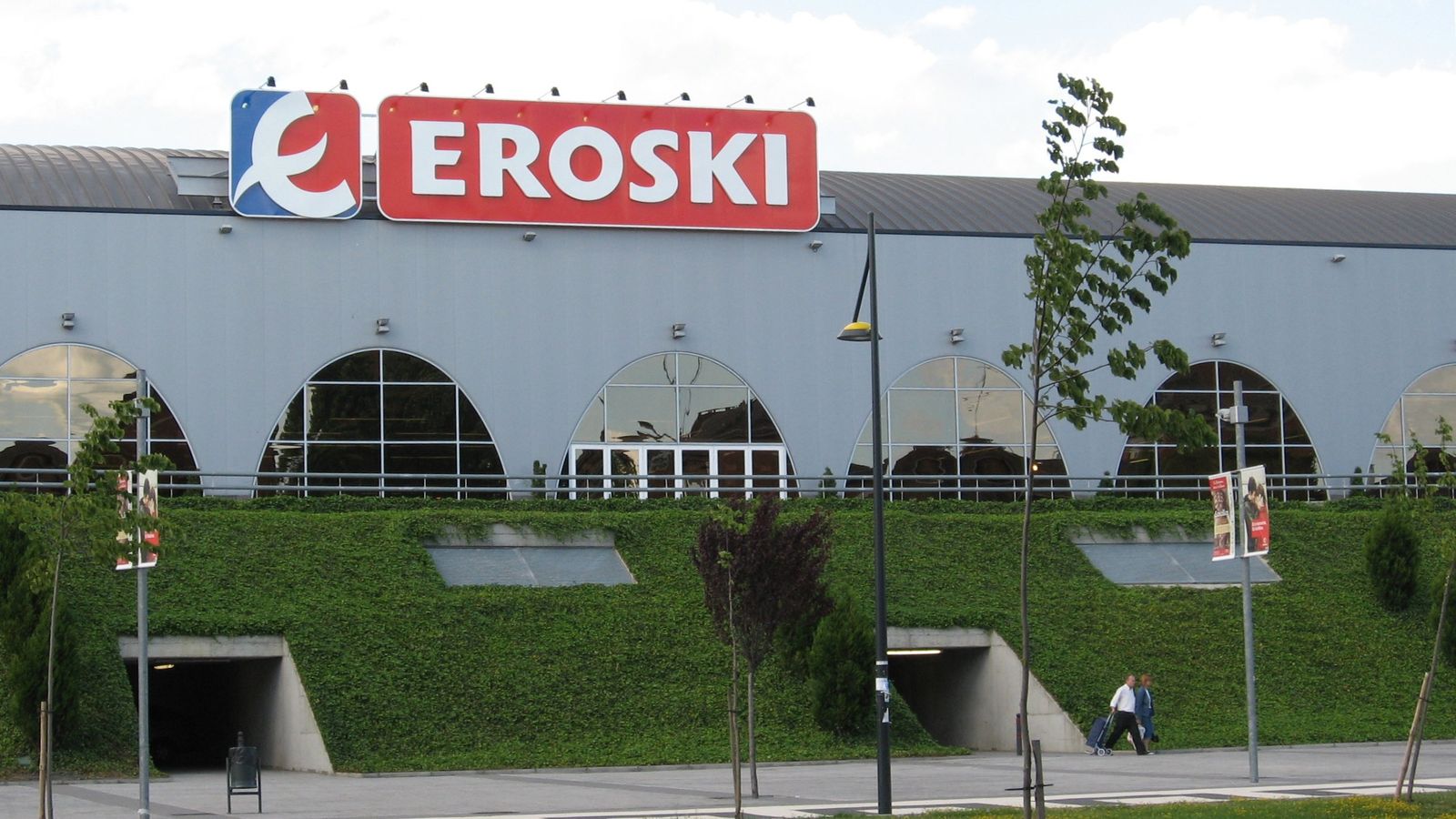 Foto: Centro Comercial Eroski en Vitoria. (Yrithinnd, Wikimedia)