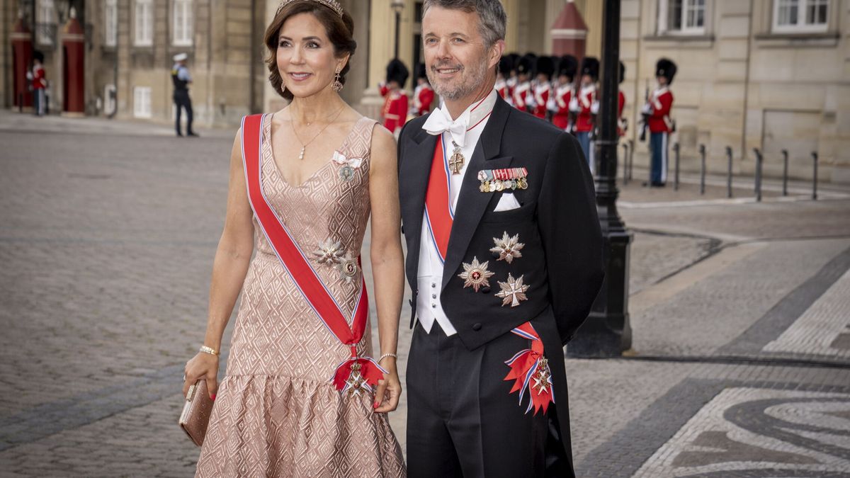 Mary de Dinamarca y su vestido customizado en la cena de gala con los reyes de Noruega