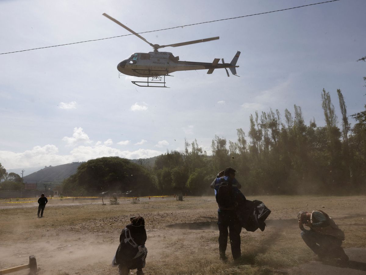 Foto: Un helicóptero del Ejército en Ecuador. (Reuters/Karen Toro)