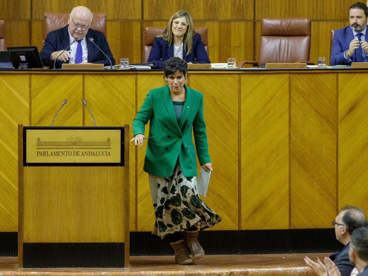 Foto: Teresa Rodríguez se despide del Parlamento. (EFE/Julio Muñoz)