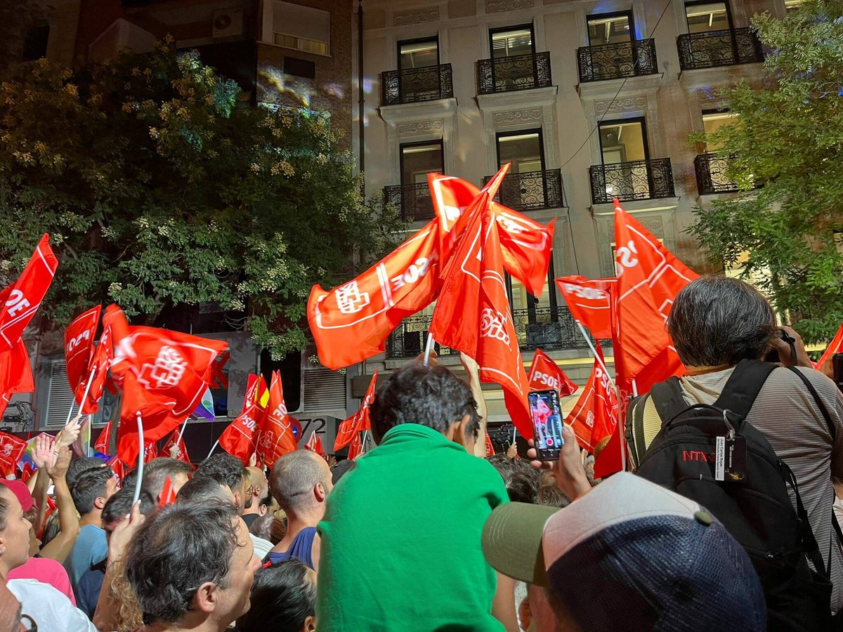 Foto: La sede del Partido Socialista, en la noche electoral. (A. F.)