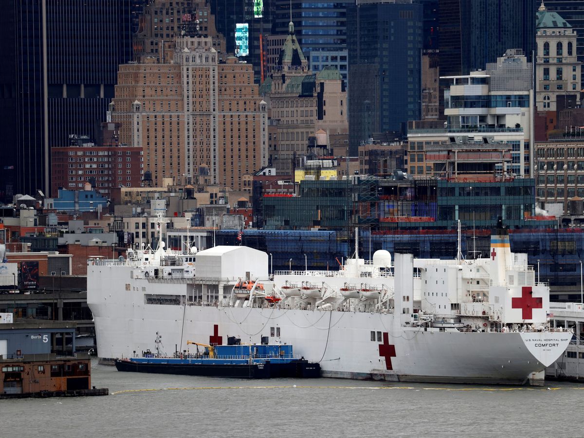 Foto: Uno de los buques medicalizados de EEUU en Nueva York. (Reuters)