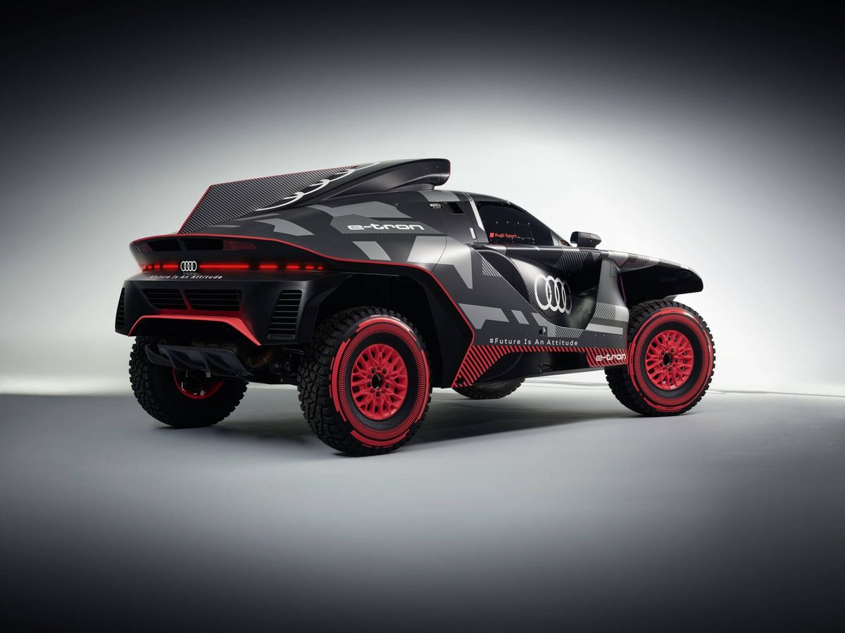 Foto: El RS Q e-tron creado para el Dakar 2022 tiene tres motores eléctricos y uno de gasolina. (Audi)