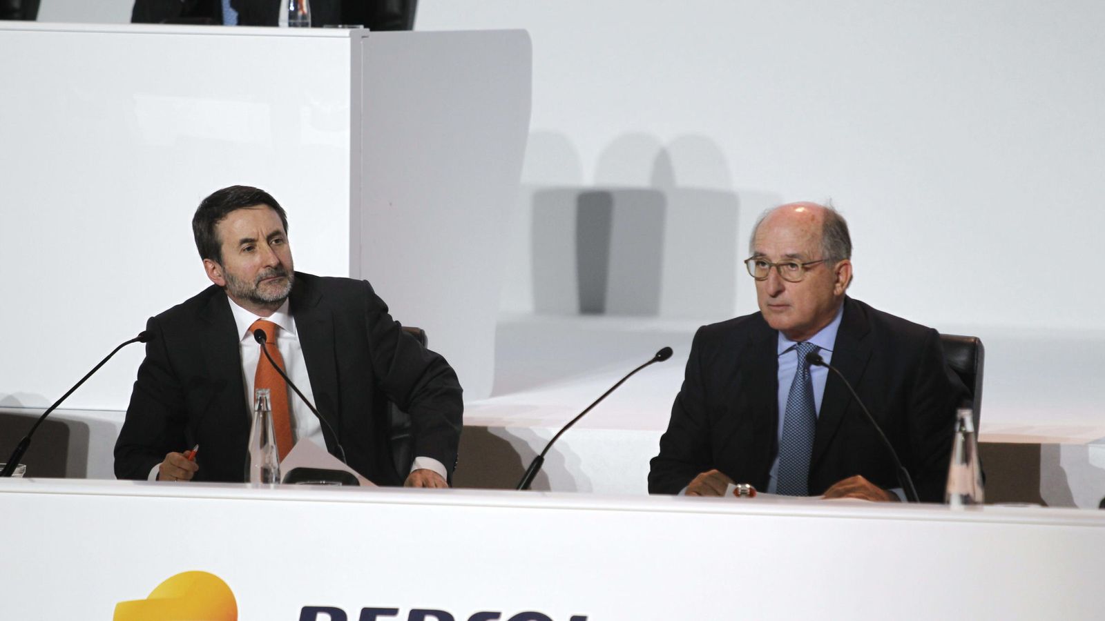 Foto: El presidente de Repsol, Antonio Brufau (d), y el consejero delegado, Josu Jon Imaz. (EFE)