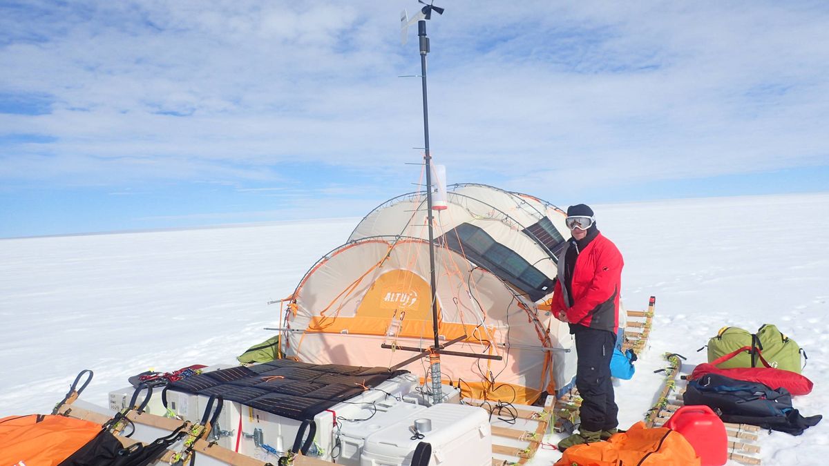 Este explorador polar recorrerá 2.000 km por la Antártida a bordo de su trineo casero