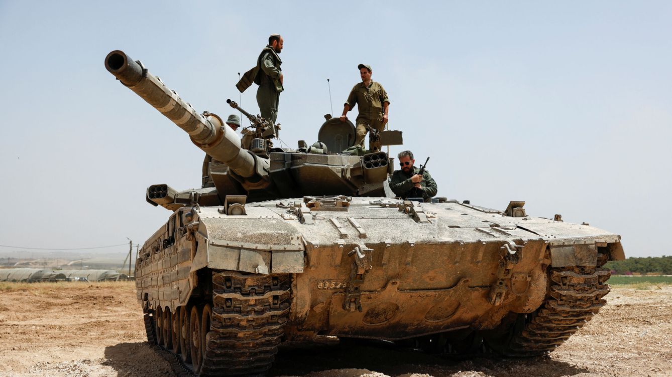 Foto: Un tanque israelí en la Franja de Gaza. (Reuters/Amir Cohen)