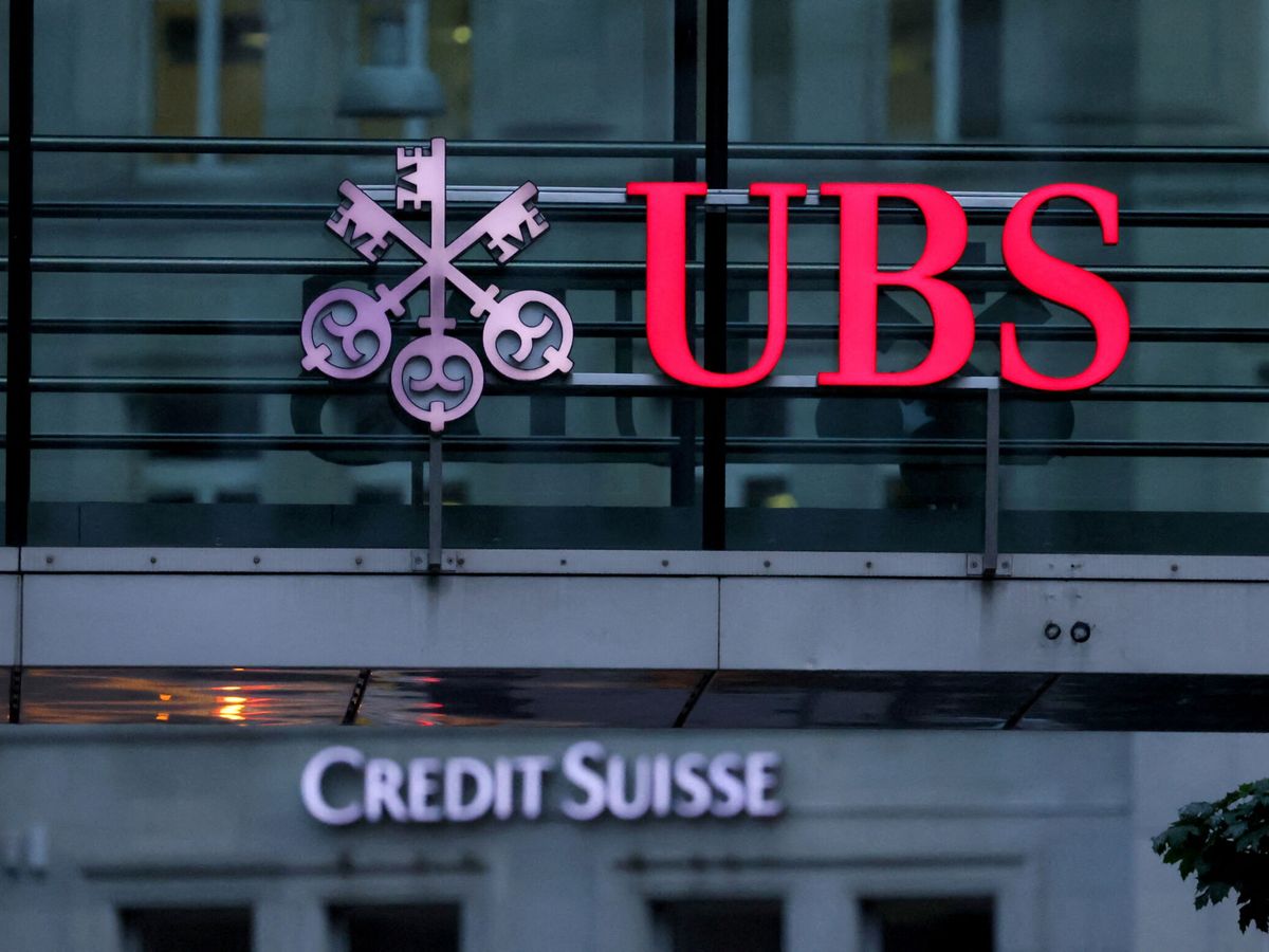 Foto: Logo de UBS y Credit Suisse. (Reuters/Denis Balibouse)