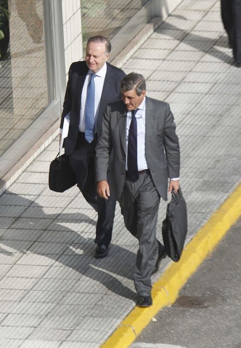 Foto: El presidente de Pescanova, Manuel Fernández de Sousa, junto a su abogado