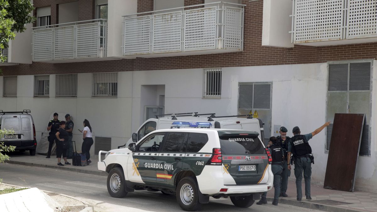 Detenido un padre y sus dos hijos investigados por agredir a una vecina transexual en Atarfe (Granada)