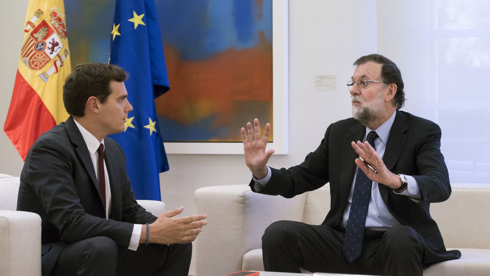 Foto: El presidente del Gobierno, Mariano Rajoy (d), y el presidente de Ciudadanos, Albert Rivera. (EFE)