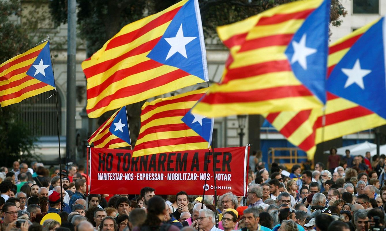 Manifestación en Barcelona convocada por la ANC bajo el lema 'Acabemos lo que empezamos. Ganemos la independencia'. (EFE)