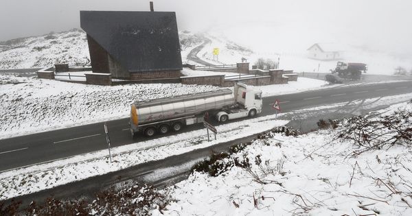 Foto: Un paraje nevado en Navarra. (EFE)