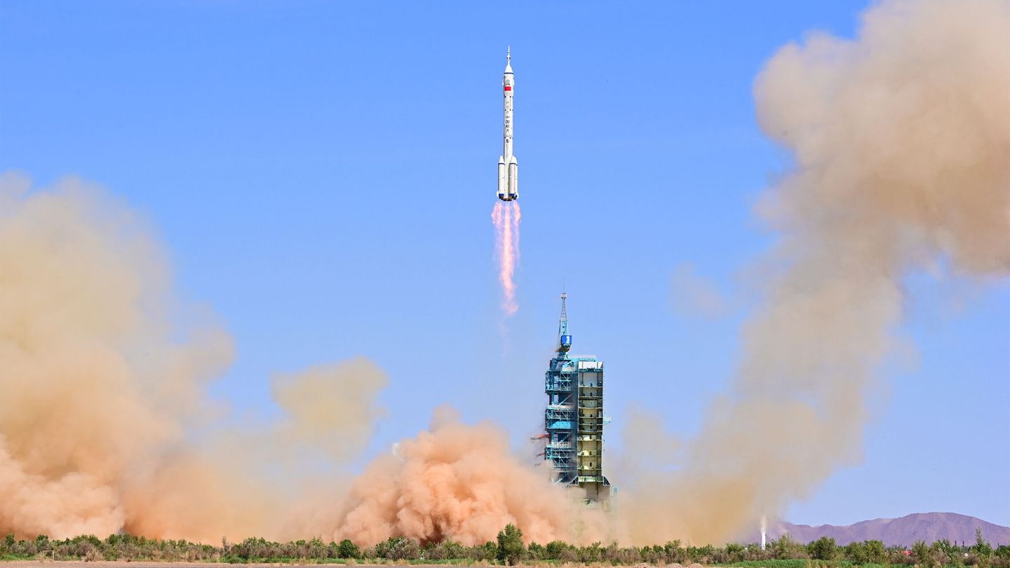 El cohete espacial chino Long March-2F. (REUTERS)