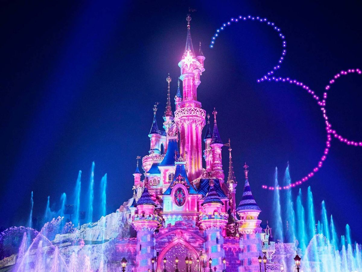 Foto: El castillo de la Bella Durmiente en Disneyland París, engalanado por el 30º aniversario del parque. (Disney)